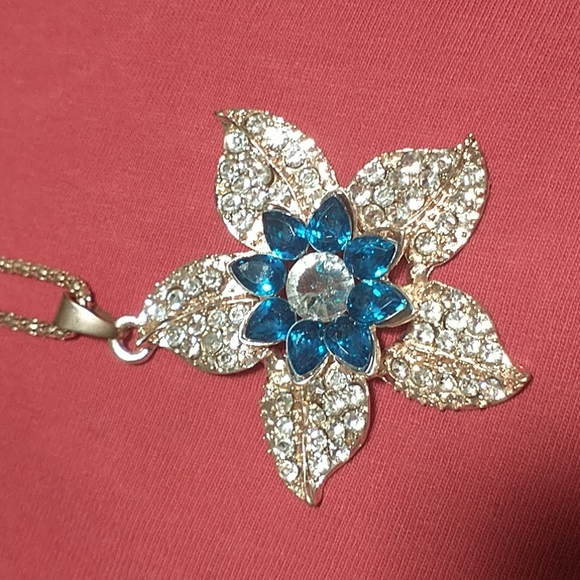 Betsey Flower Necklace! - Picture 2 of 6